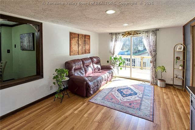 216 Carriage Way, Nitro, WV 25143