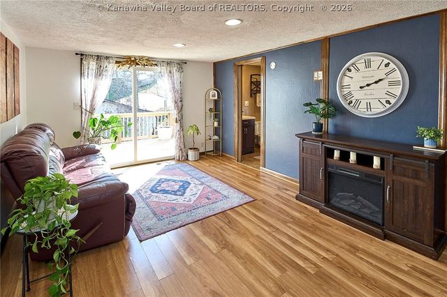 216 Carriage Way, Nitro, WV 25143