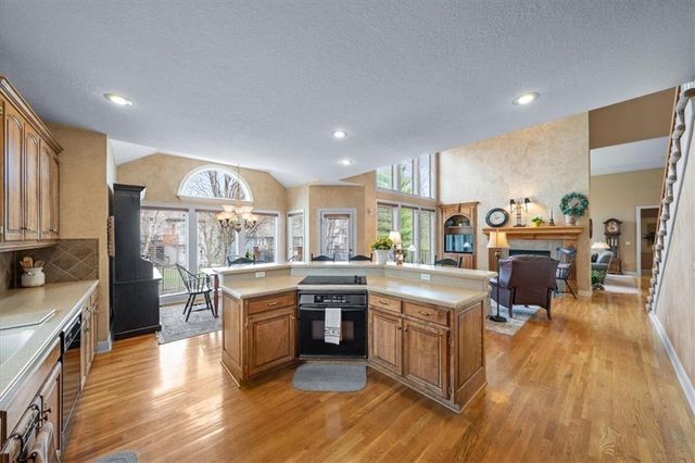 21206 W 82nd Street, Lenexa, KS 66220