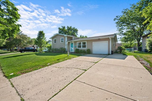 860 Darlington Lane, Crystal Lake, IL 60014
