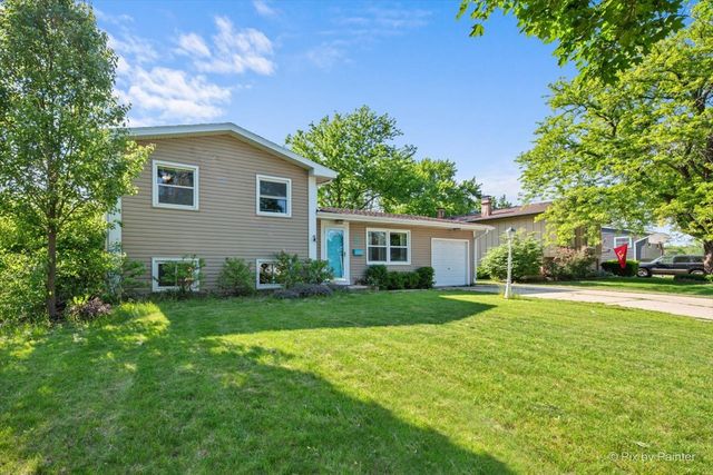 860 Darlington Lane, Crystal Lake, IL 60014