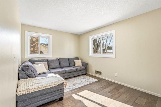 8200 Foothill Road S, Cottage Grove, MN 55016