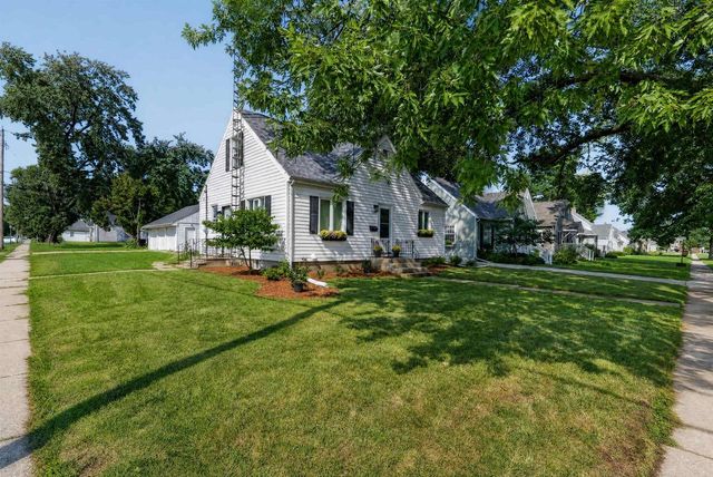 1524 Greenview Avenue, Janesville, WI 53548