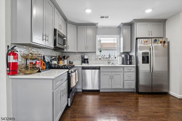 1071 North Ave, Elizabeth City, NJ 07201