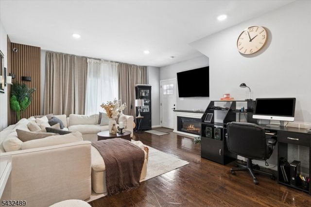1071 North Ave, Elizabeth City, NJ 07201