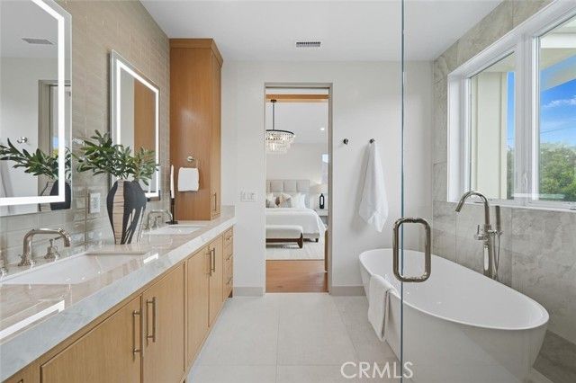 2904 Palm Avenue, Manhattan Beach, CA 90266