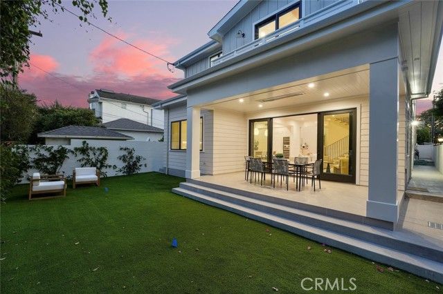 2904 Palm Avenue, Manhattan Beach, CA 90266