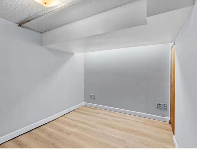 4255 Thomas Avenue N, Minneapolis, MN 55412