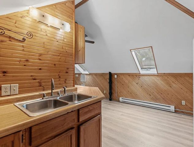 4255 Thomas Avenue N, Minneapolis, MN 55412