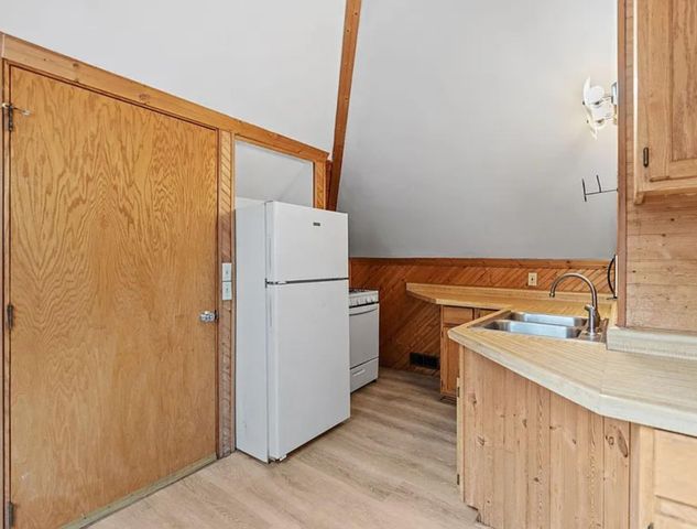 4255 Thomas Avenue N, Minneapolis, MN 55412