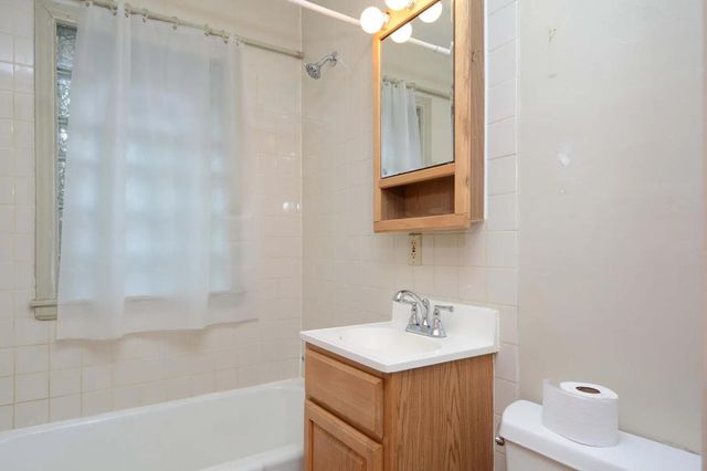 4255 Thomas Avenue N, Minneapolis, MN 55412