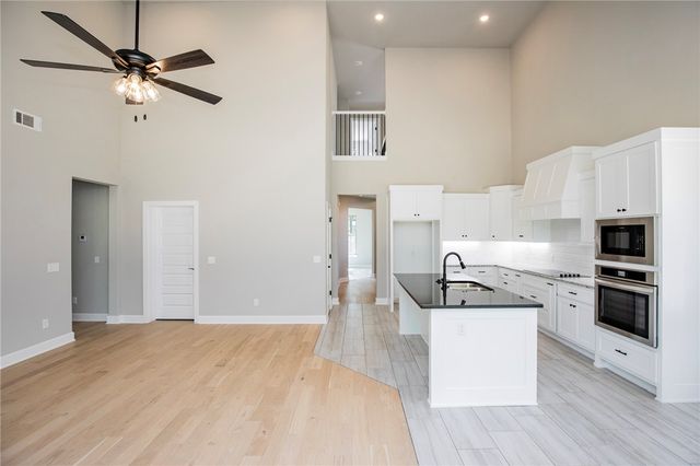 1 Nairn Lane, Bella Vista, AR 72715