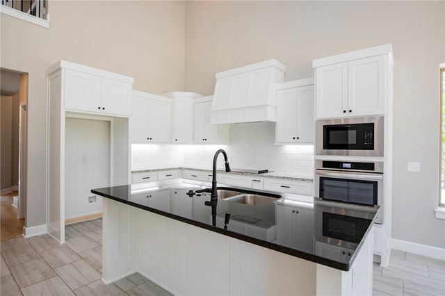 1 Nairn Lane, Bella Vista, AR 72715