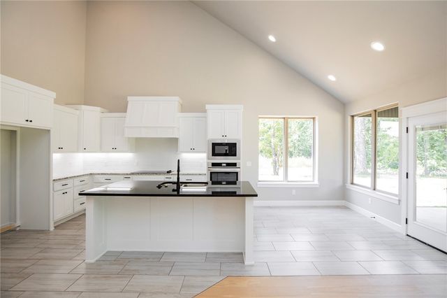 1 Nairn Lane, Bella Vista, AR 72715