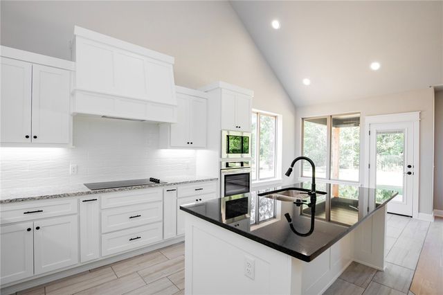 1 Nairn Lane, Bella Vista, AR 72715