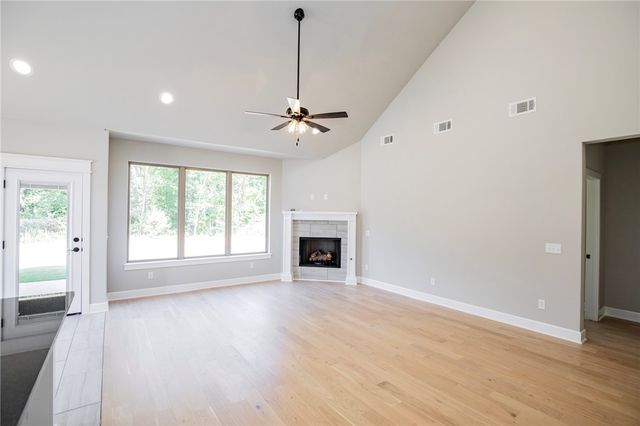 1 Nairn Lane, Bella Vista, AR 72715