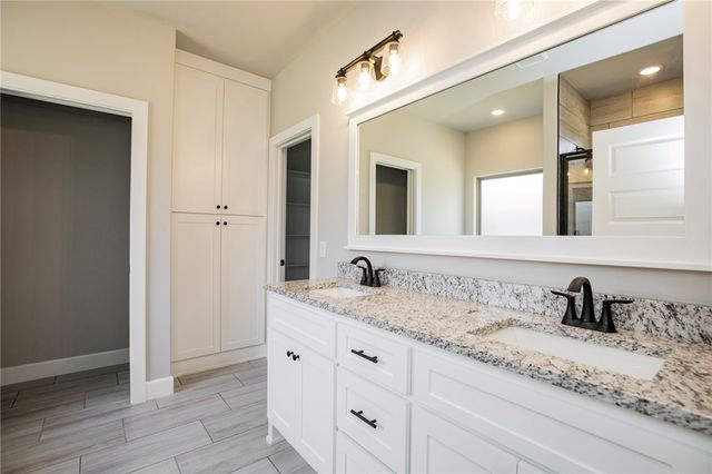1 Nairn Lane, Bella Vista, AR 72715
