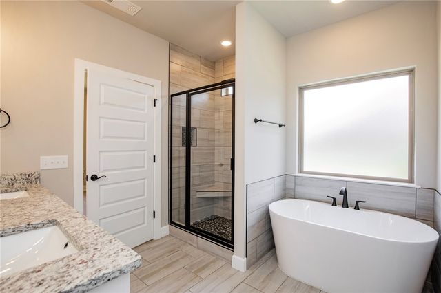 1 Nairn Lane, Bella Vista, AR 72715
