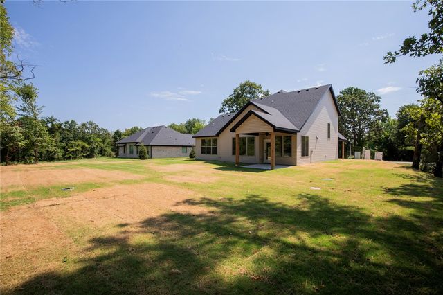 1 Nairn Lane, Bella Vista, AR 72715