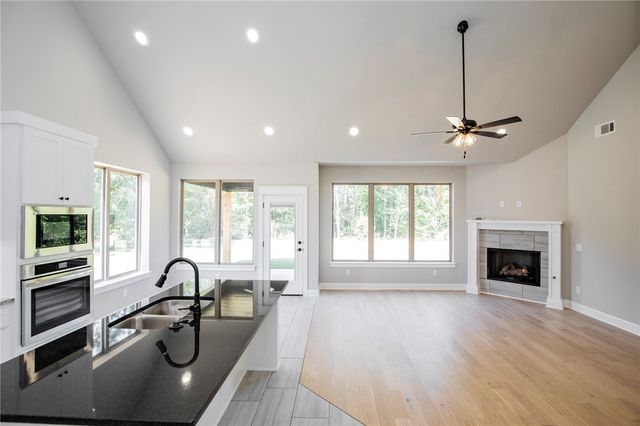 1 Nairn Lane, Bella Vista, AR 72715