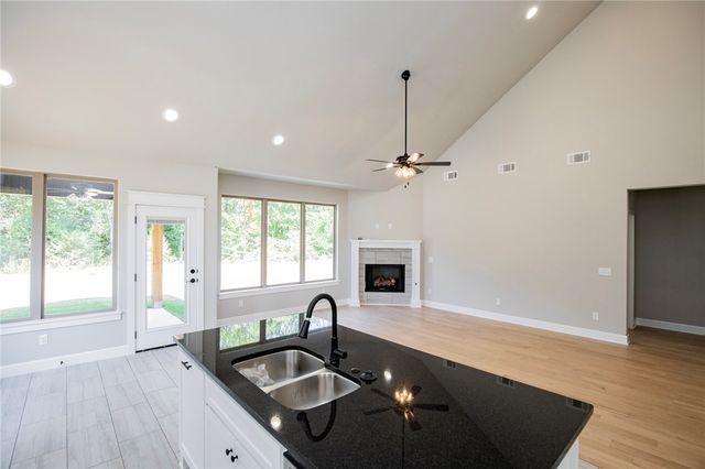 1 Nairn Lane, Bella Vista, AR 72715