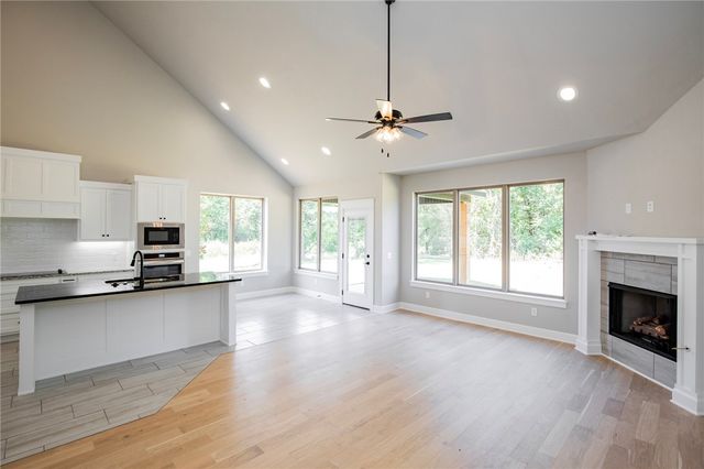 1 Nairn Lane, Bella Vista, AR 72715