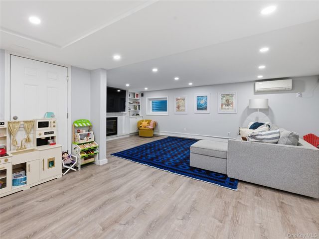 50 Roger Drive, Port Washington, NY 11050
