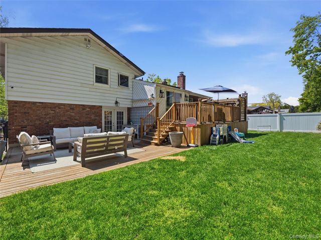50 Roger Drive, Port Washington, NY 11050