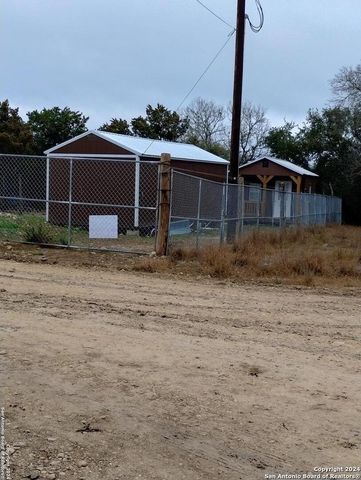 475 Skyline Dr, Bandera, TX 78003
