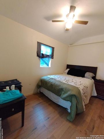 475 Skyline Dr, Bandera, TX 78003