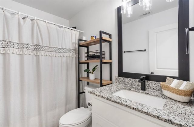 17 Rettendon Lane, Bella Vista, AR 72714