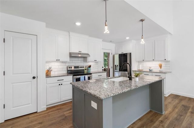 17 Rettendon Lane, Bella Vista, AR 72714