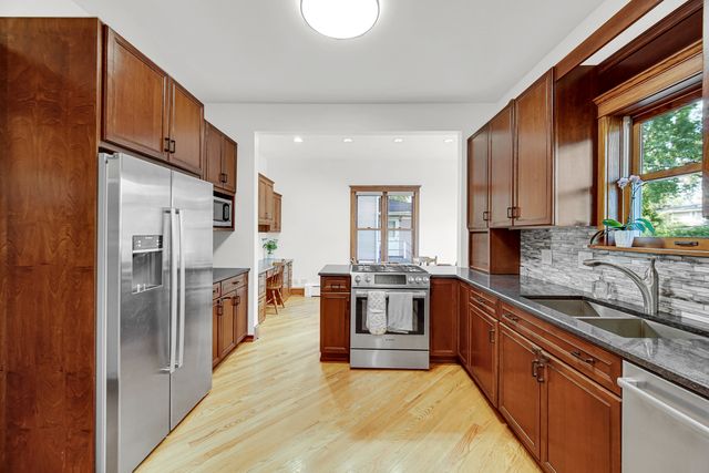 729 N Grove Avenue, Oak Park, IL 60302