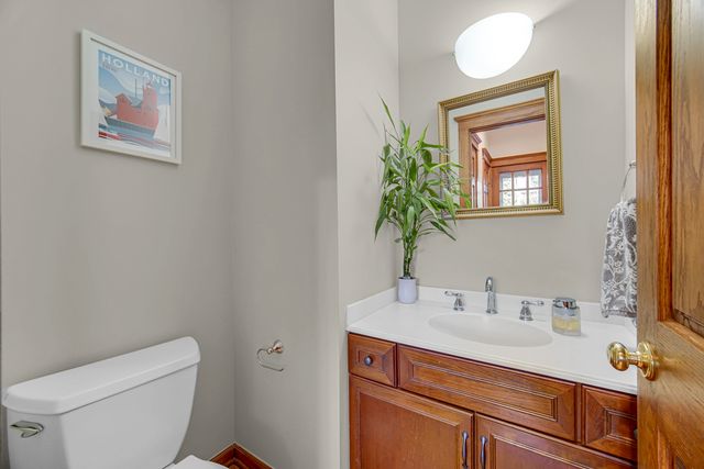 729 N Grove Avenue, Oak Park, IL 60302