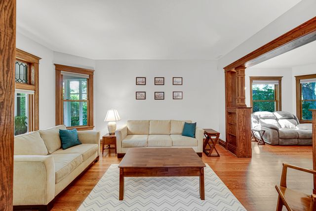 729 N Grove Avenue, Oak Park, IL 60302