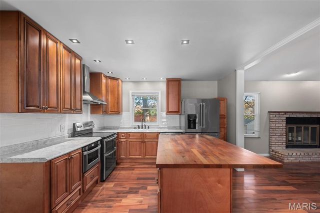 14 Blackstone Court, St Charles, MO 63303