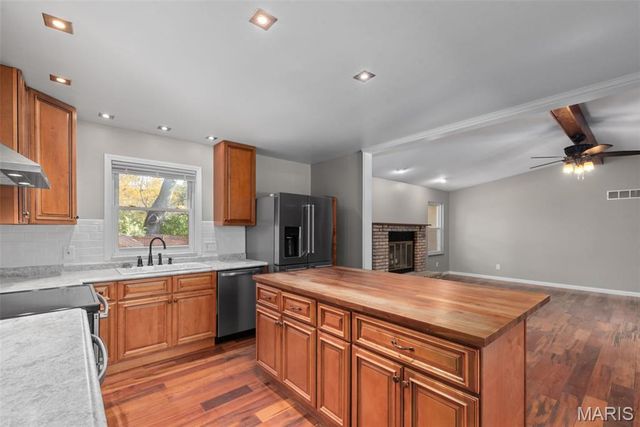 14 Blackstone Court, St Charles, MO 63303