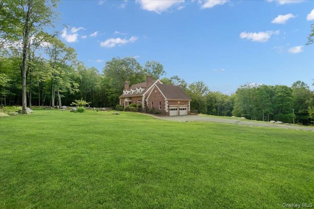 46 Skyhigh Road, Putnam Valley, NY 10579