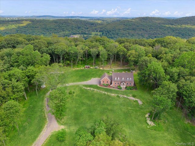 46 Skyhigh Road, Putnam Valley, NY 10579