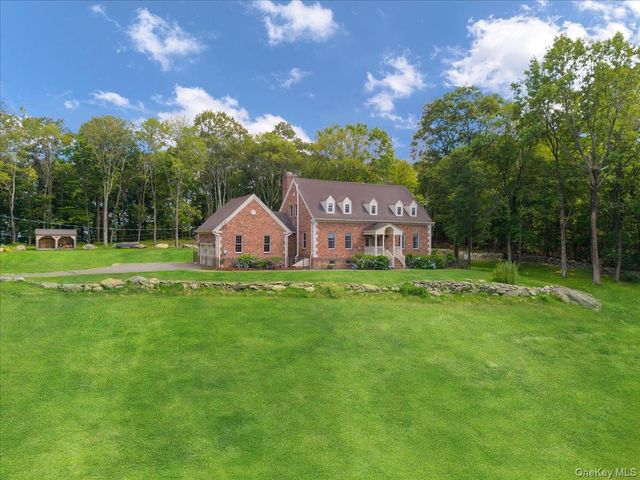 46 Skyhigh Road, Putnam Valley, NY 10579