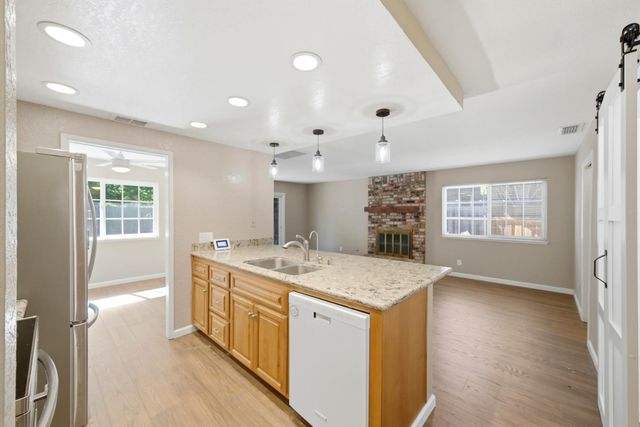 7200 Spicer Dr, Citrus Heights, CA 95621