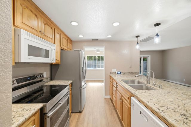 7200 Spicer Dr, Citrus Heights, CA 95621