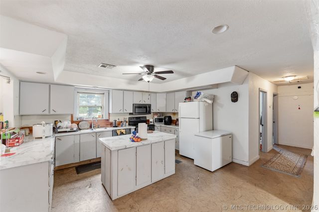 4115 W 380 Road, Adair, OK 74330