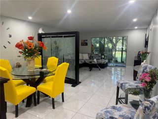 1011 SW 125th Avenue 207M, Pembroke Pines, FL 33027