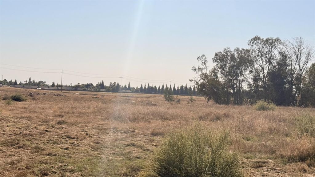 Image 1 of property listing at 123 E South Ave # 0, Parlier, CA 93648