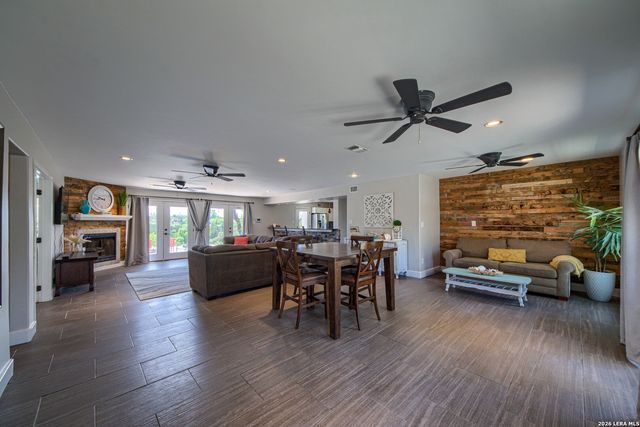 193 DORIS DR, Kerrville, TX 78028