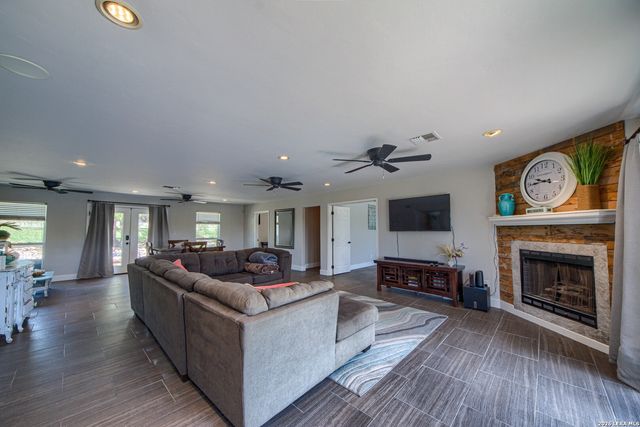 193 DORIS DR, Kerrville, TX 78028