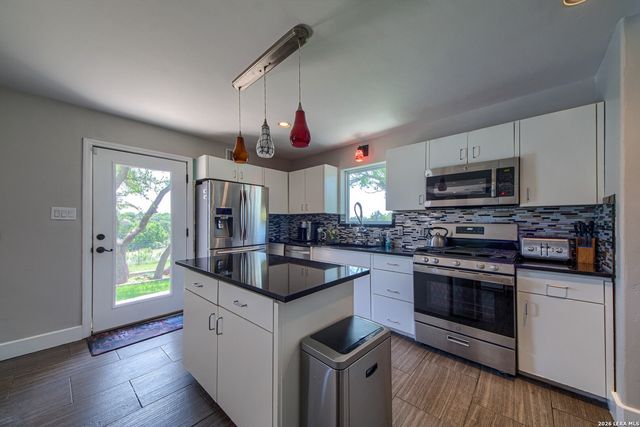 193 DORIS DR, Kerrville, TX 78028