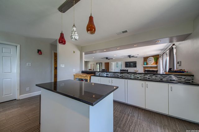193 DORIS DR, Kerrville, TX 78028