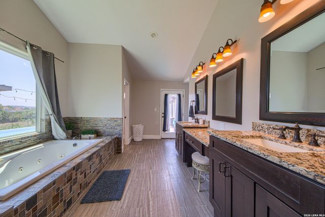 193 DORIS DR, Kerrville, TX 78028